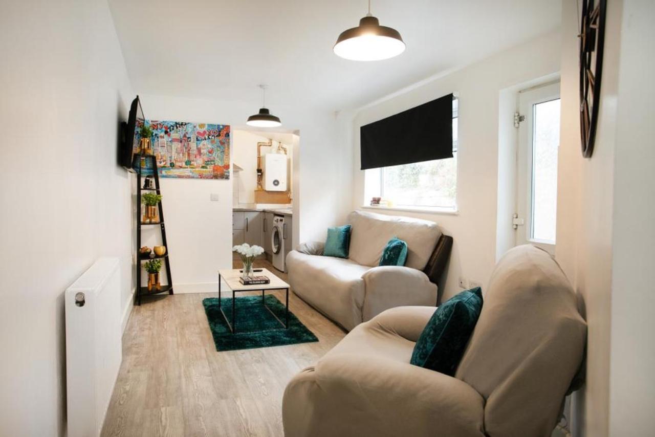 Spacious 2 Bedroom Apartments - 5 Mins From Qmc, Universities And City Centre! 노팅엄 외부 사진