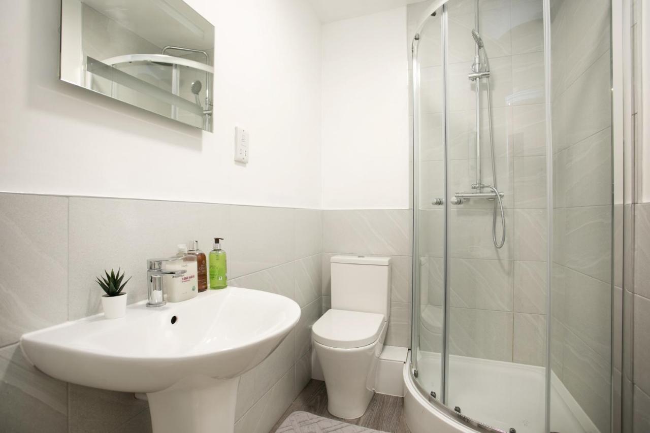 Spacious 2 Bedroom Apartments - 5 Mins From Qmc, Universities And City Centre! 노팅엄 외부 사진