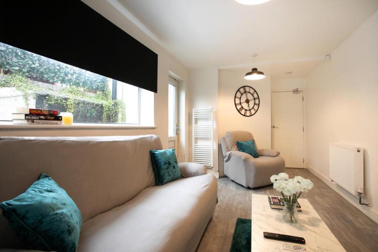 Spacious 2 Bedroom Apartments - 5 Mins From Qmc, Universities And City Centre! 노팅엄 외부 사진