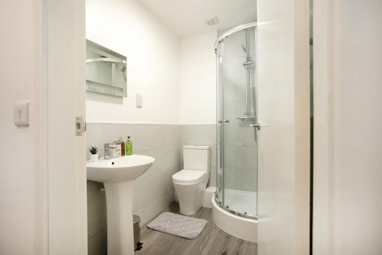 Spacious 2 Bedroom Apartments - 5 Mins From Qmc, Universities And City Centre! 노팅엄 외부 사진