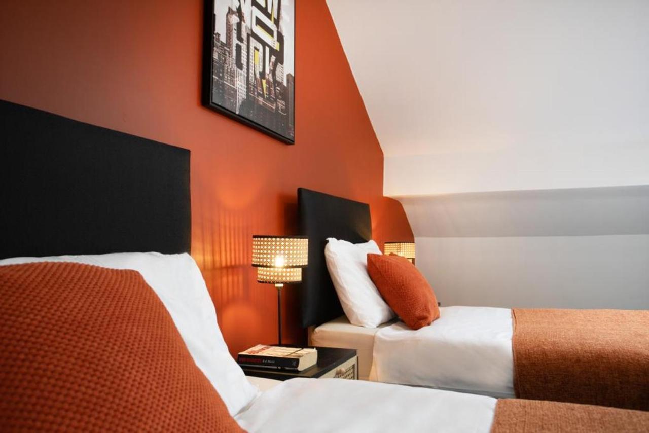 Spacious 2 Bedroom Apartments - 5 Mins From Qmc, Universities And City Centre! 노팅엄 외부 사진