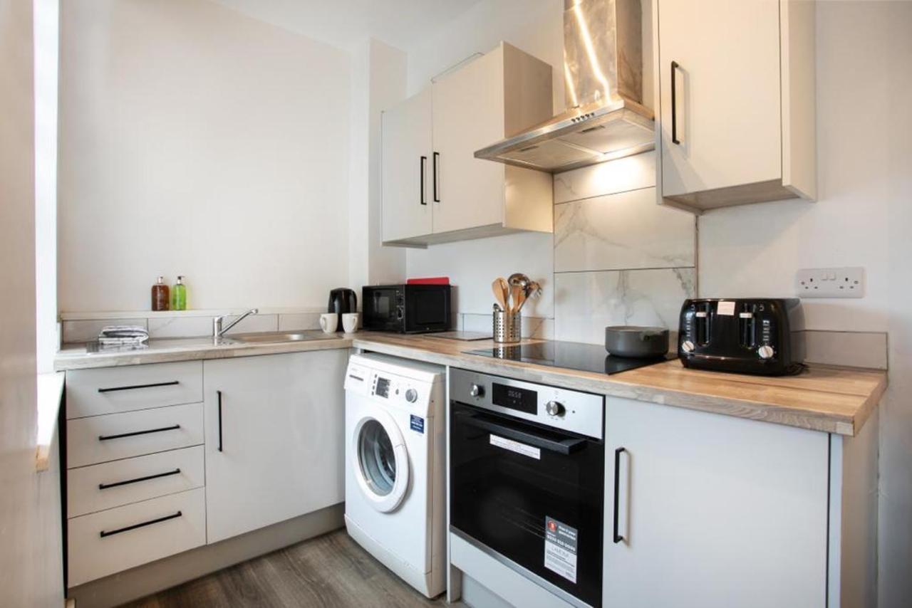 Spacious 2 Bedroom Apartments - 5 Mins From Qmc, Universities And City Centre! 노팅엄 외부 사진